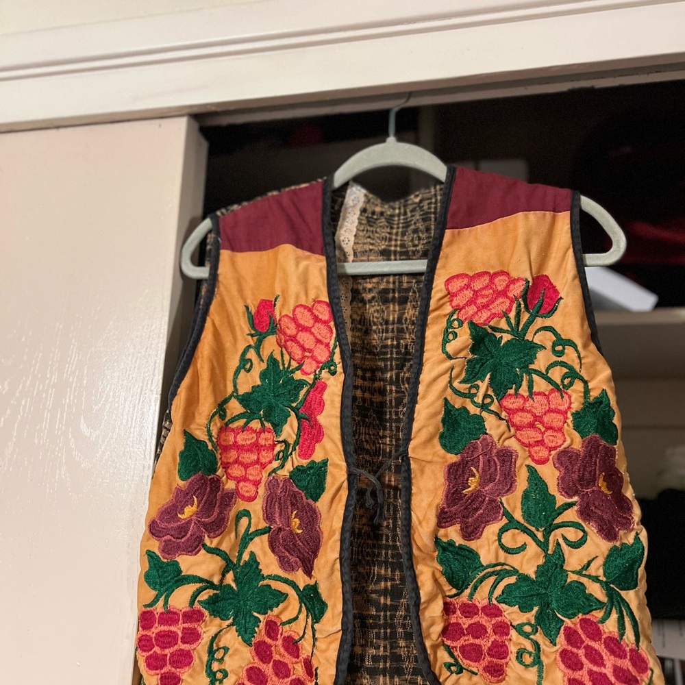 Vintage Embroidered Floral Vest Medium double sided